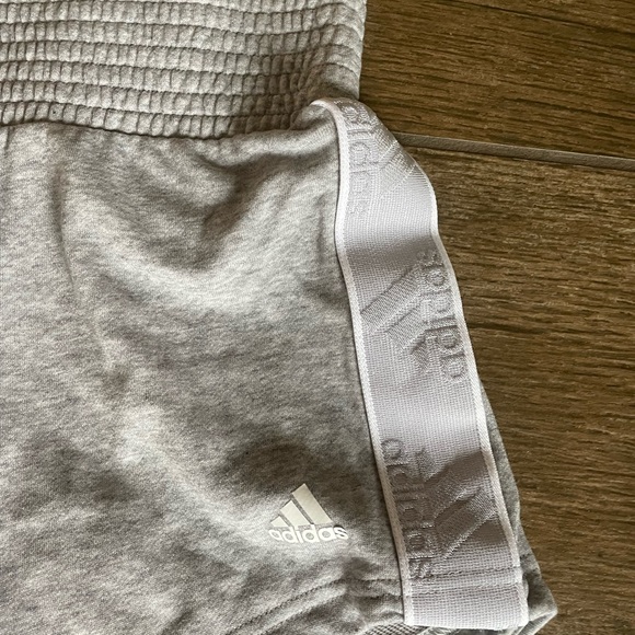 Adidas track shorts sz XS - Picture 2 of 4